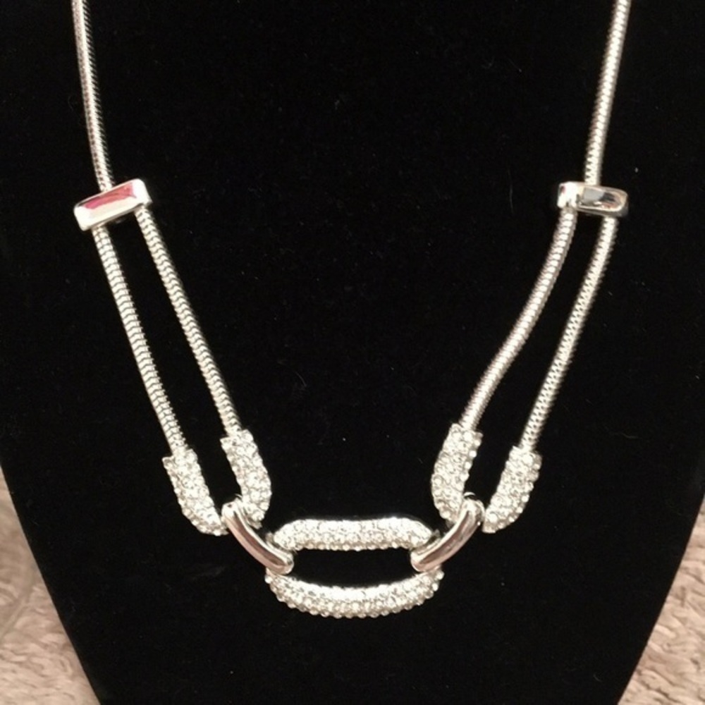 NIB AVON 2 pc SIlvertone Necklace and Earrings